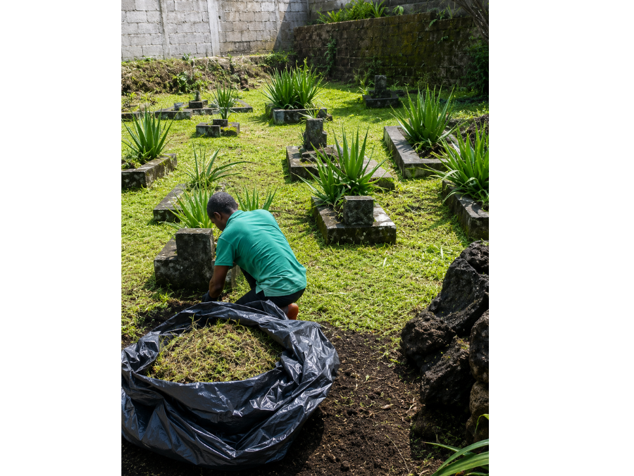 Entretien d'un jardin de cimetière