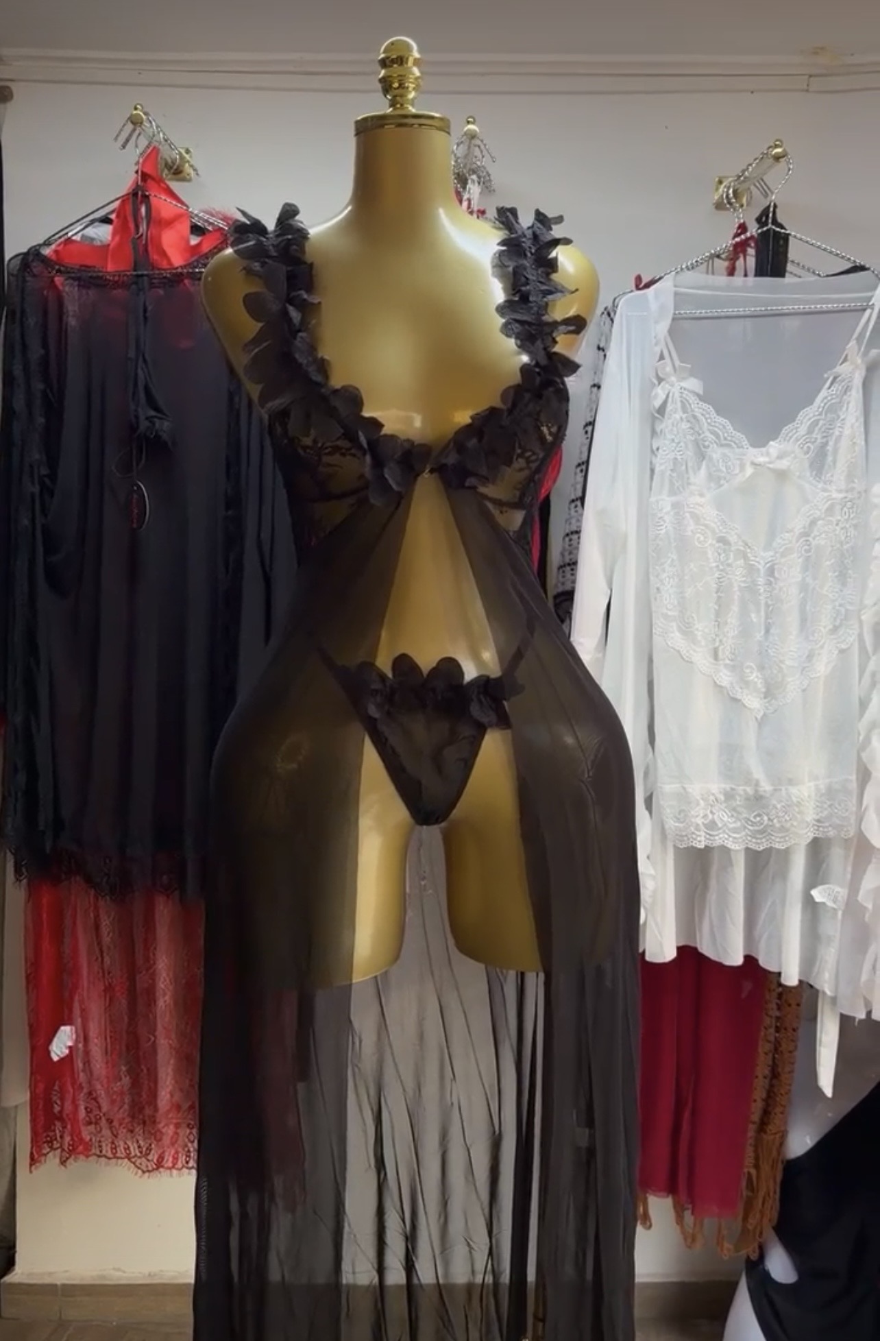 Lingerie, appareil électronique - 9