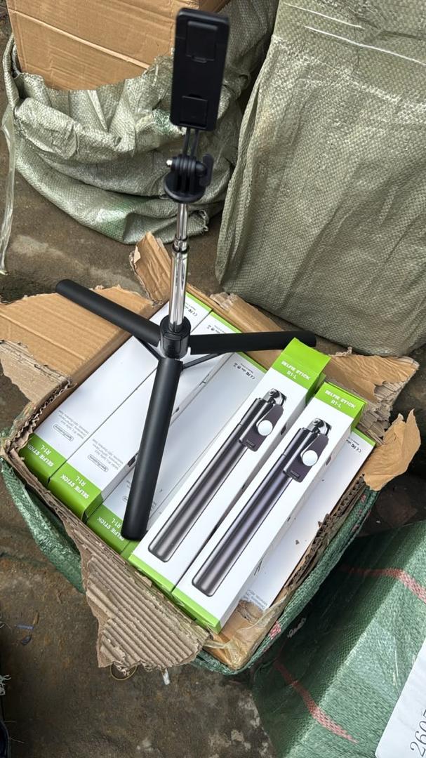 Trépied Selfie Stick 1.7M avec Télécommande + Lumière - 2