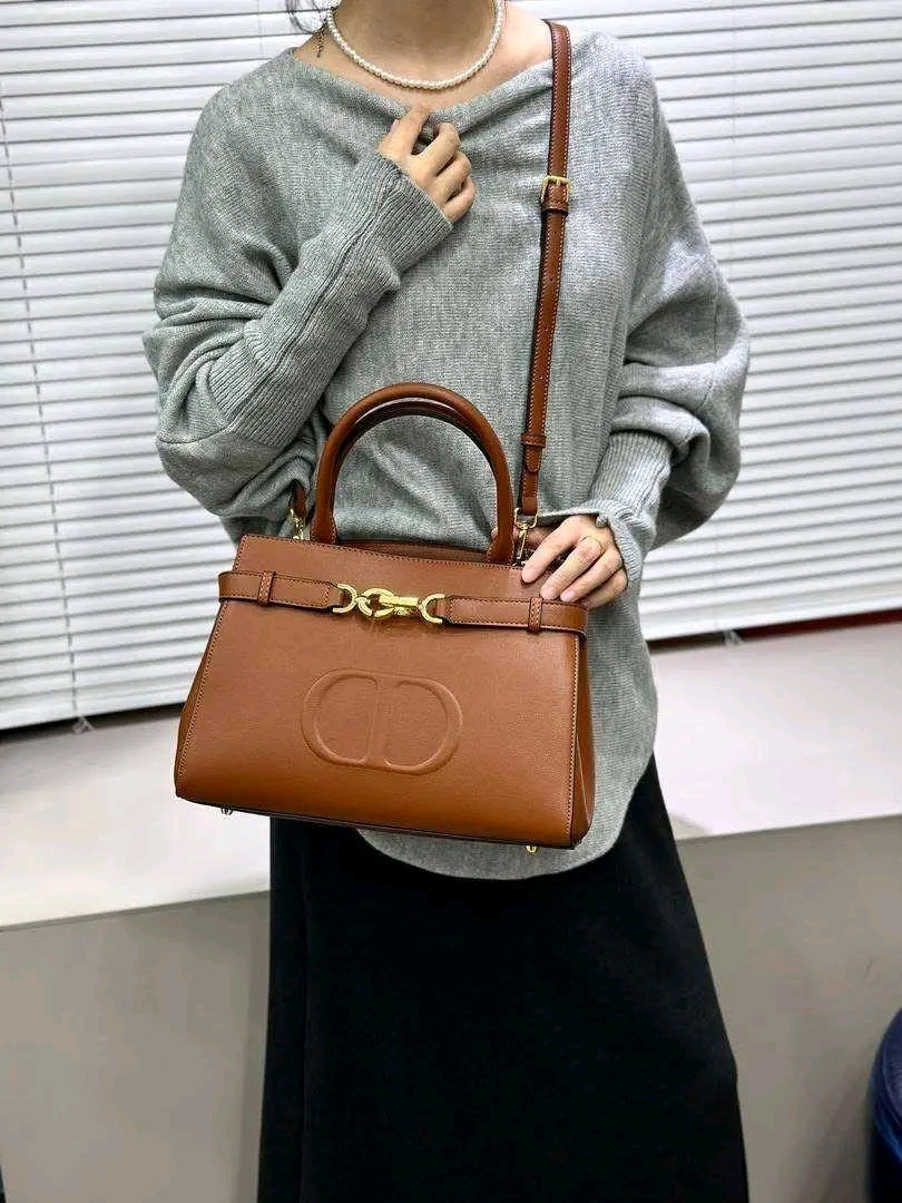✨ - 3