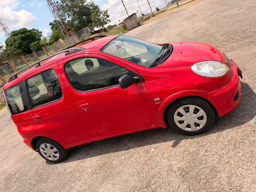 Toyota Yaris verso visible sur Yaoundé prix 2.9M