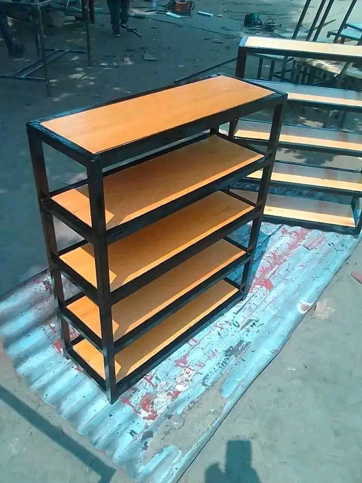 Étagère et table - 2
