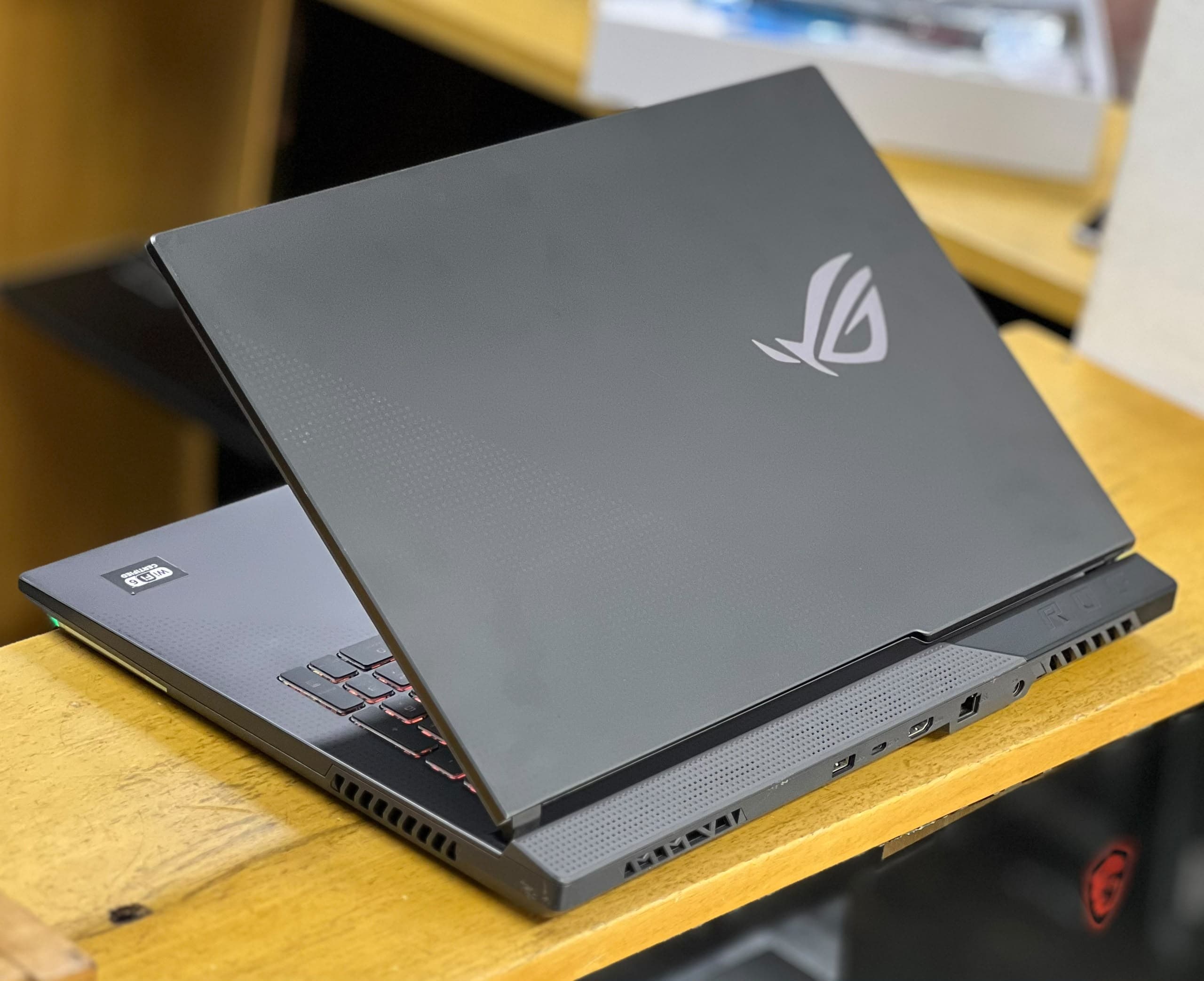 ASUS ROG Strix G713IM - 5