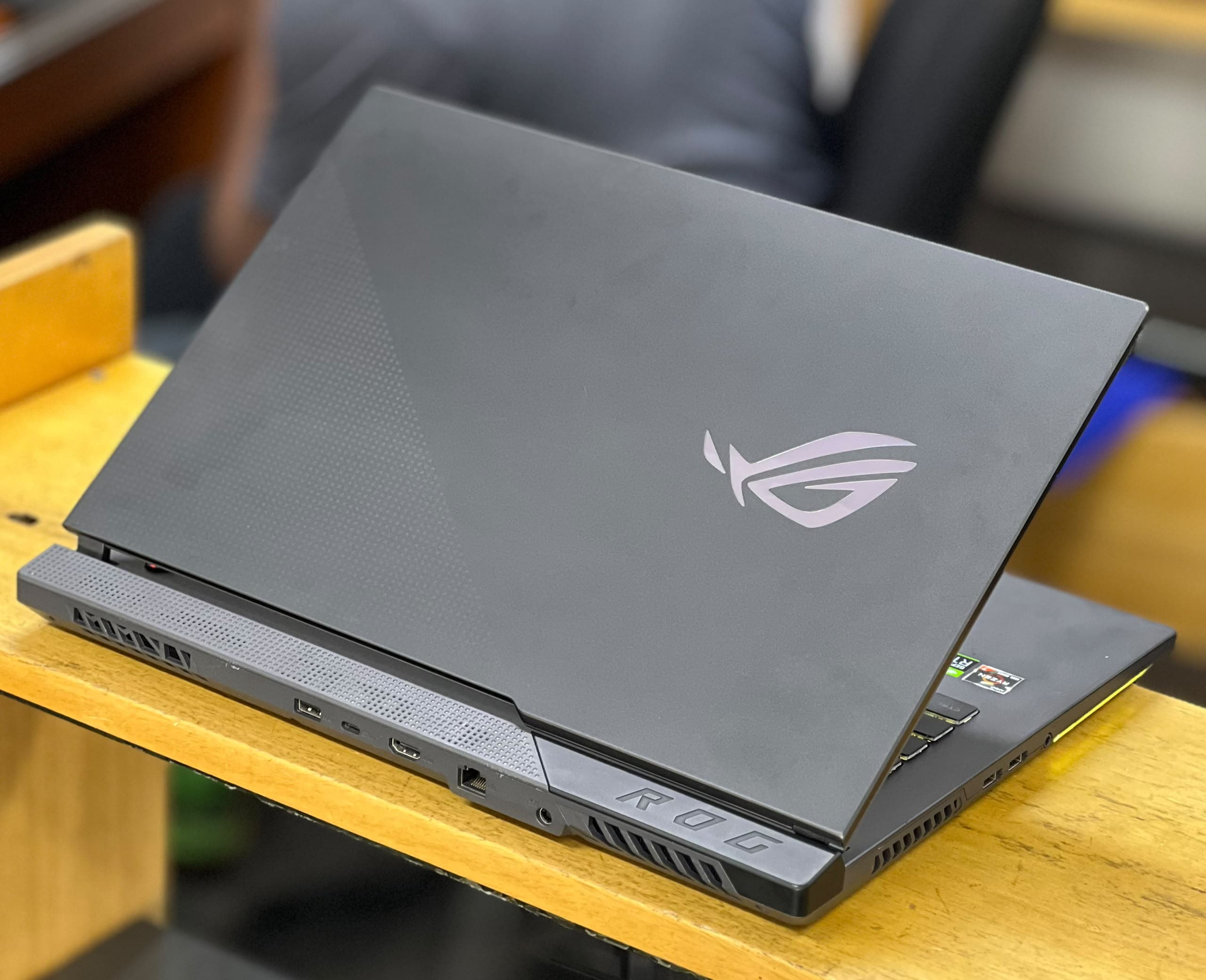ASUS ROG Strix G713IM - 2