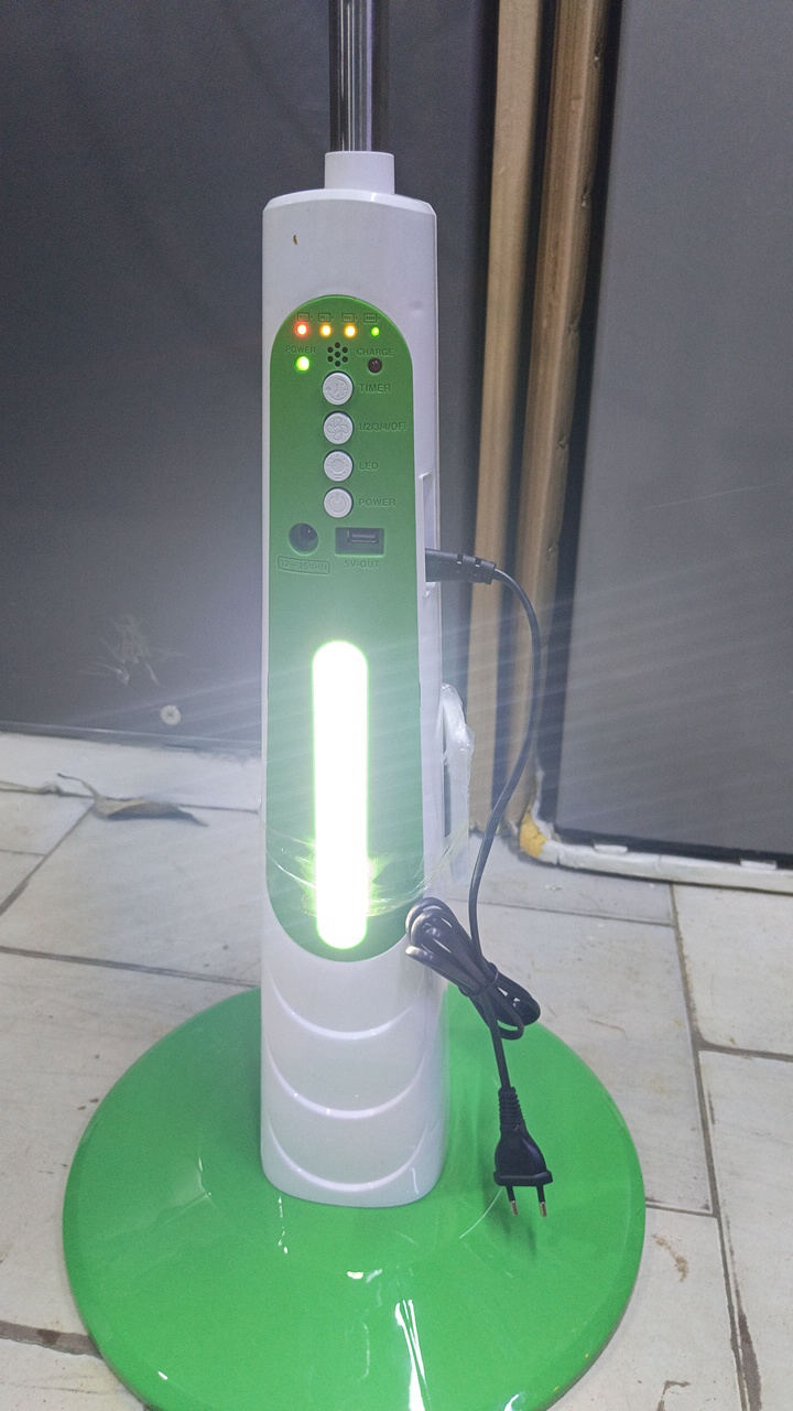 Ventilateur rechargeable 18 pause, la livraison est gratuite partout Abidjan le paiement ce passe a la livraison :0565296300 WhatsApp - 6