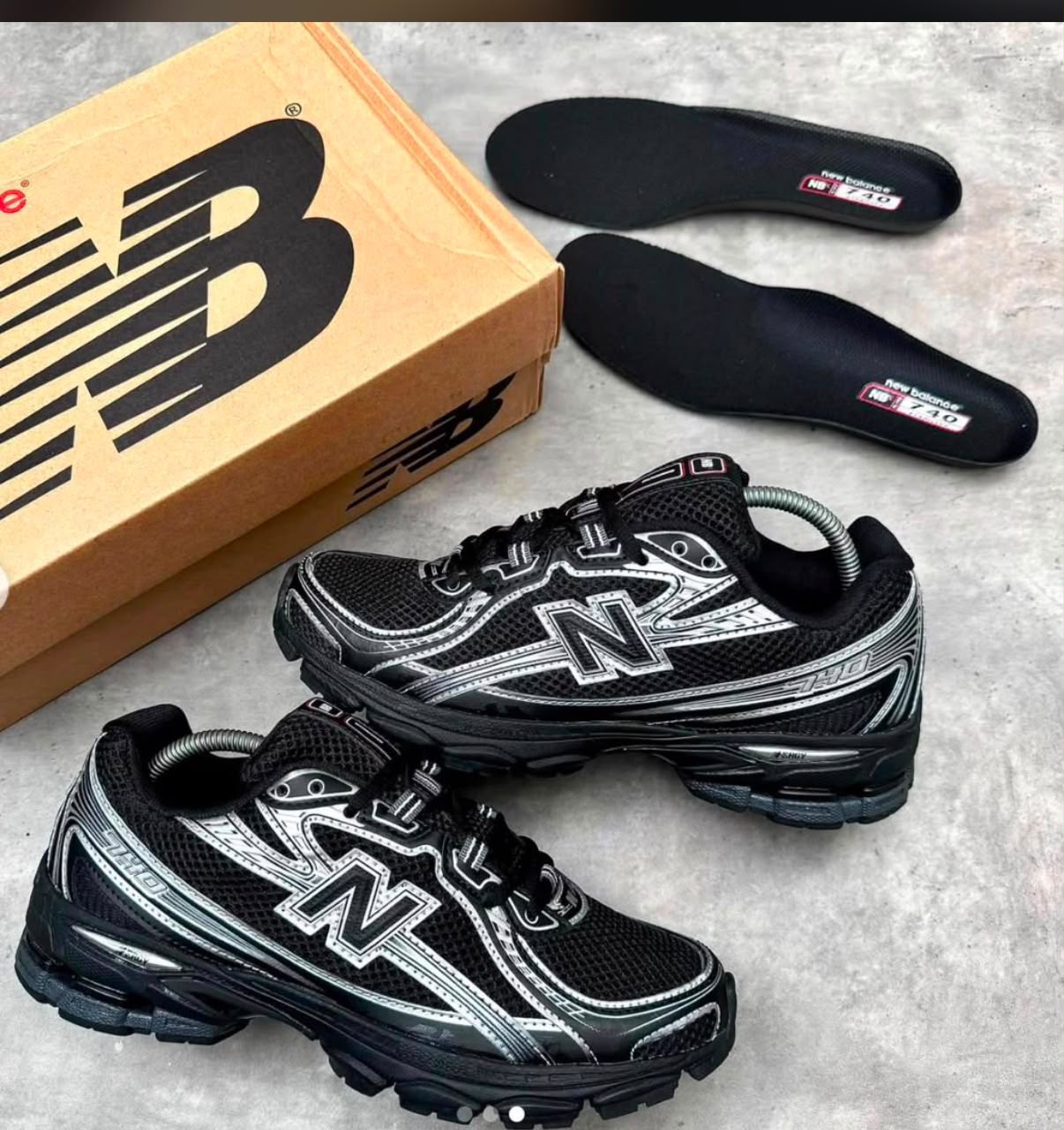 NEW BALANCE 740