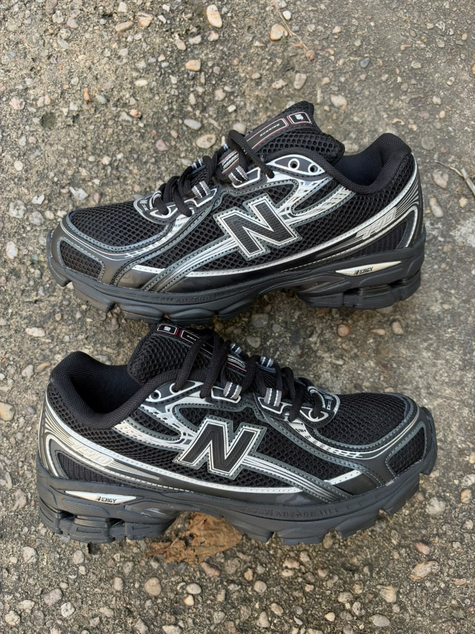 NEW BALANCE 740 - 4