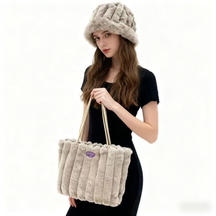 Sac à main avec chapeau - 3