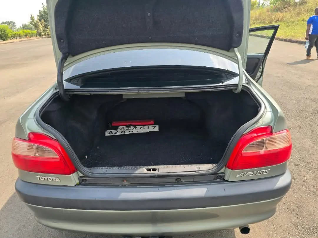 Toyota avensis berline 2002 - 3