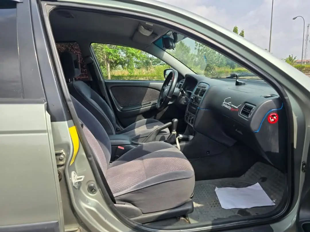 Toyota avensis berline 2002